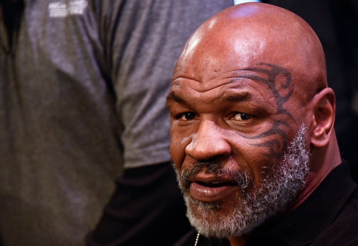 mike-tyson's-spokesman-alleges-jetblue-passenger-punched-by-boxer-on-plane-harassed-him,-threw-water-bottle-at-him