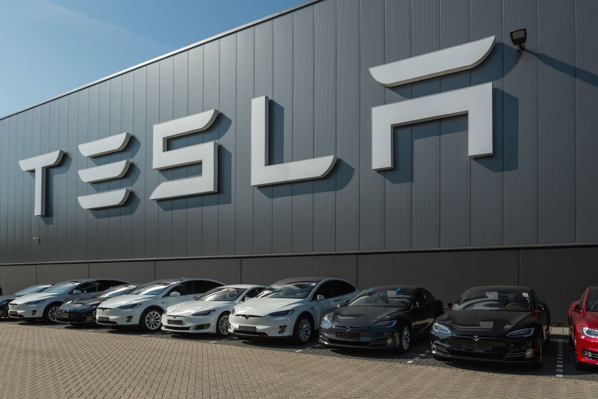 due-to-anti-covid-confinement,-tesla-workers-in-shanghai-will-have-to-sleep-in-the-factory