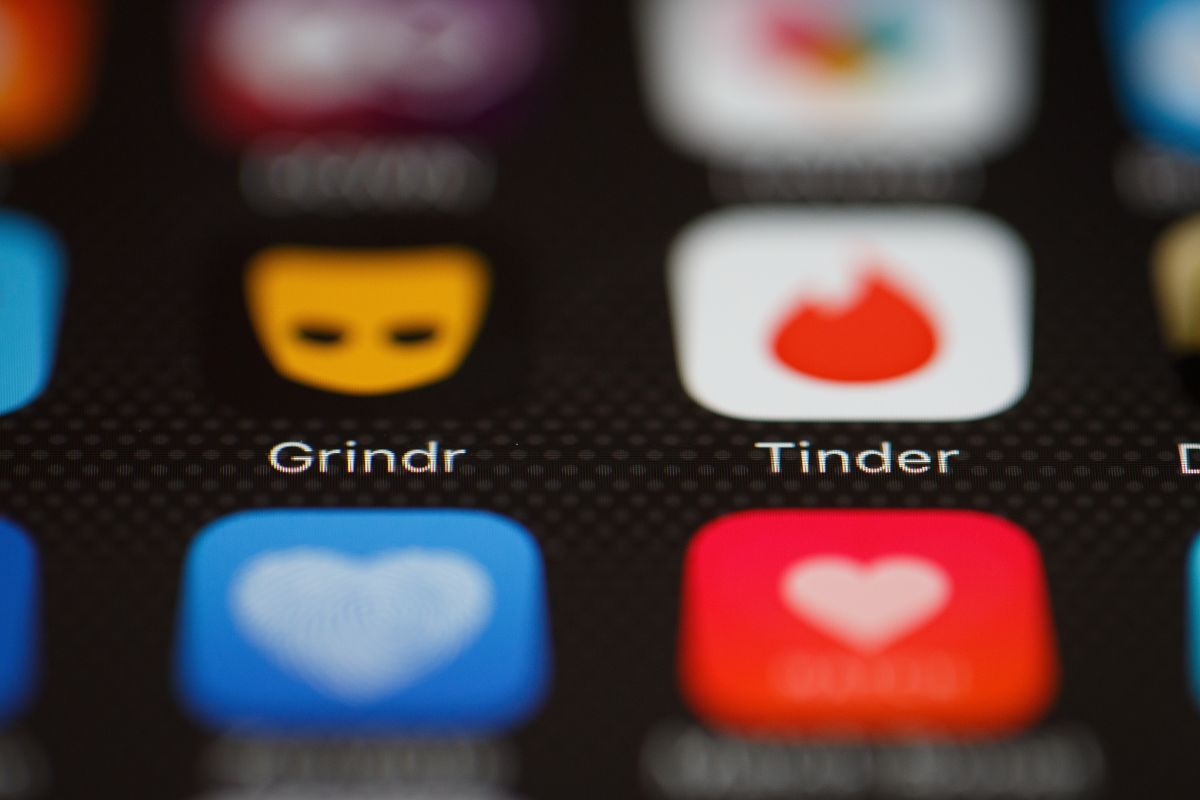 man-invites-another-man-he-met-on-grindr-dating-app-and-stranger-ends-up-drugging-them-and-raping-his-mother