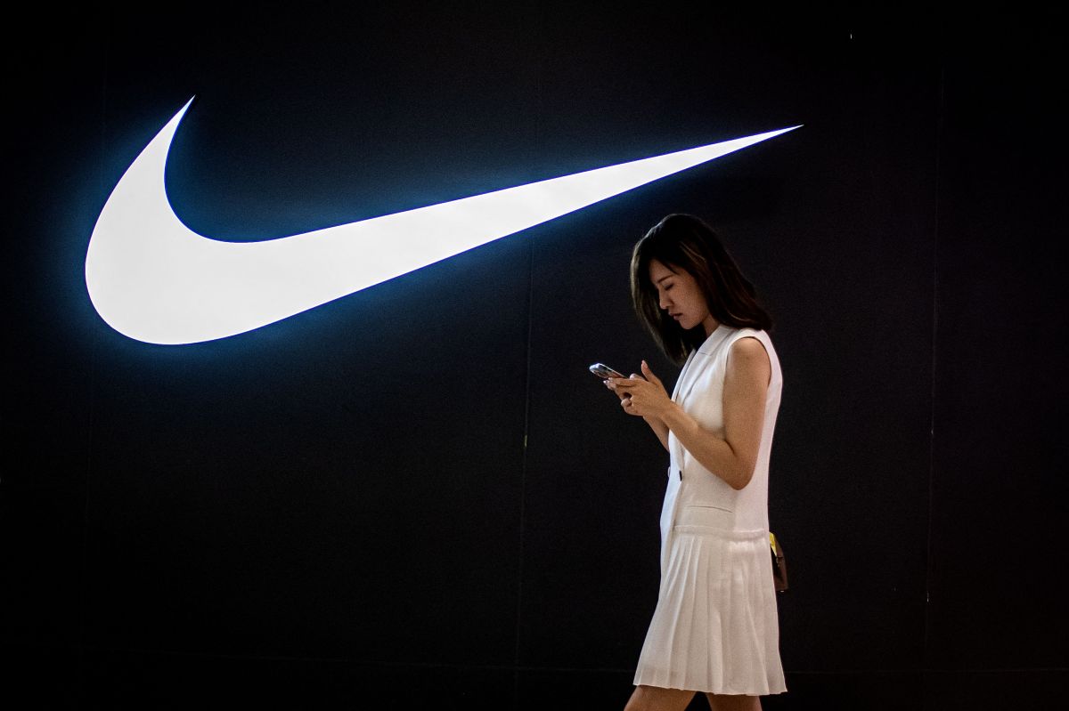 nike-sells-a-pair-of-virtual-sneakers-for-$186,000-in-the-metaverse