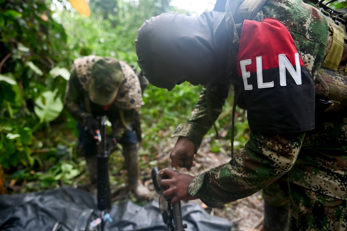 terror-in-colombia:-shocking-video-of-children-caught-in-the-middle-of-a-terrorist-attack-by-armed-groups