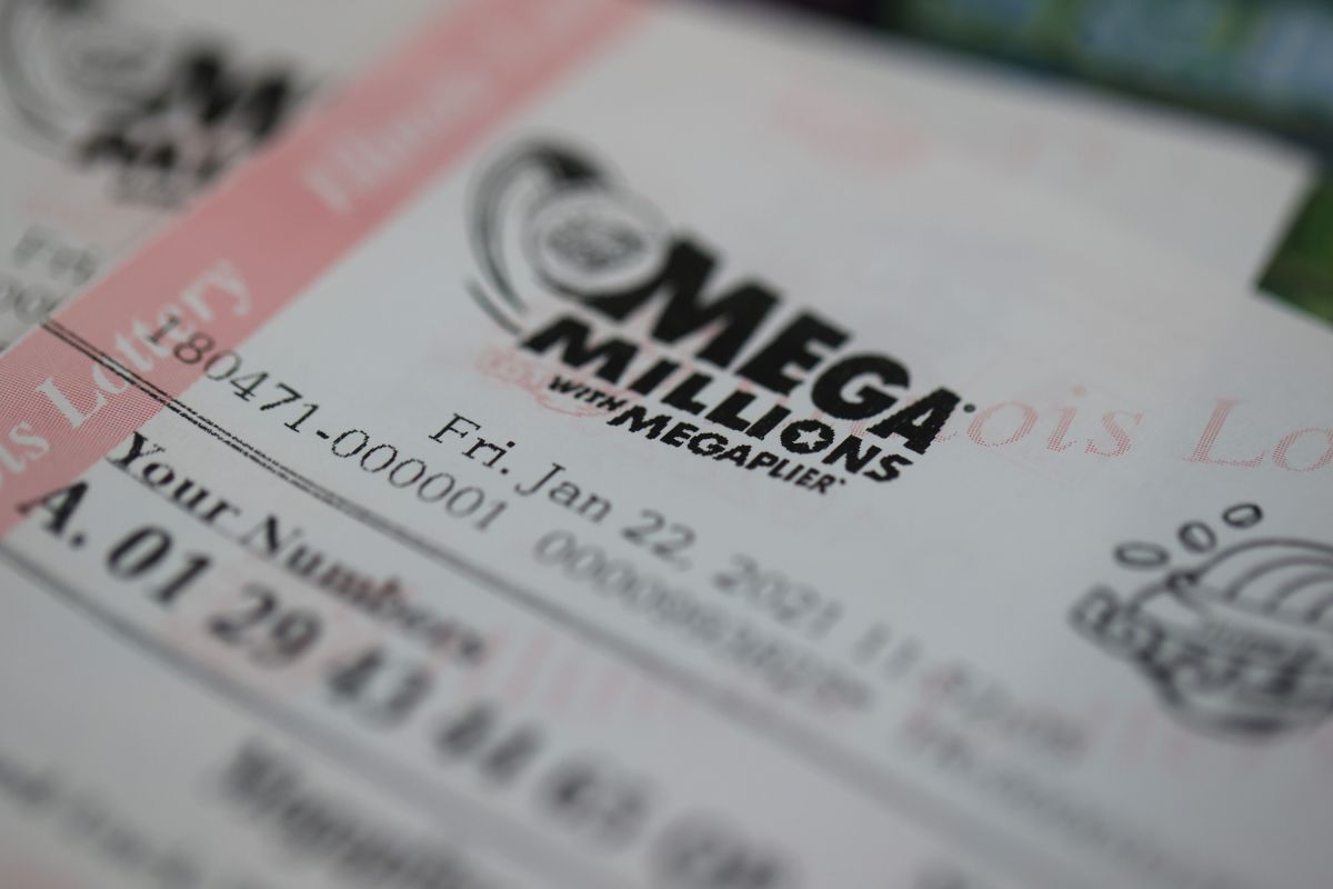 they-bought-a-lottery-ticket-on-their-first-date;-32-years-later-they-win-$66-million-in-the-mega-millions