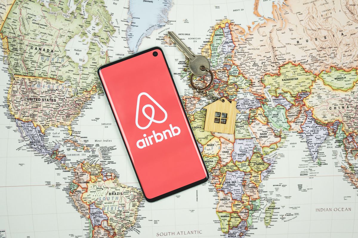 airbnb-announces-new-scheme-for-its-staff-to-work-from-anywhere-in-the-world-with-equal-rates