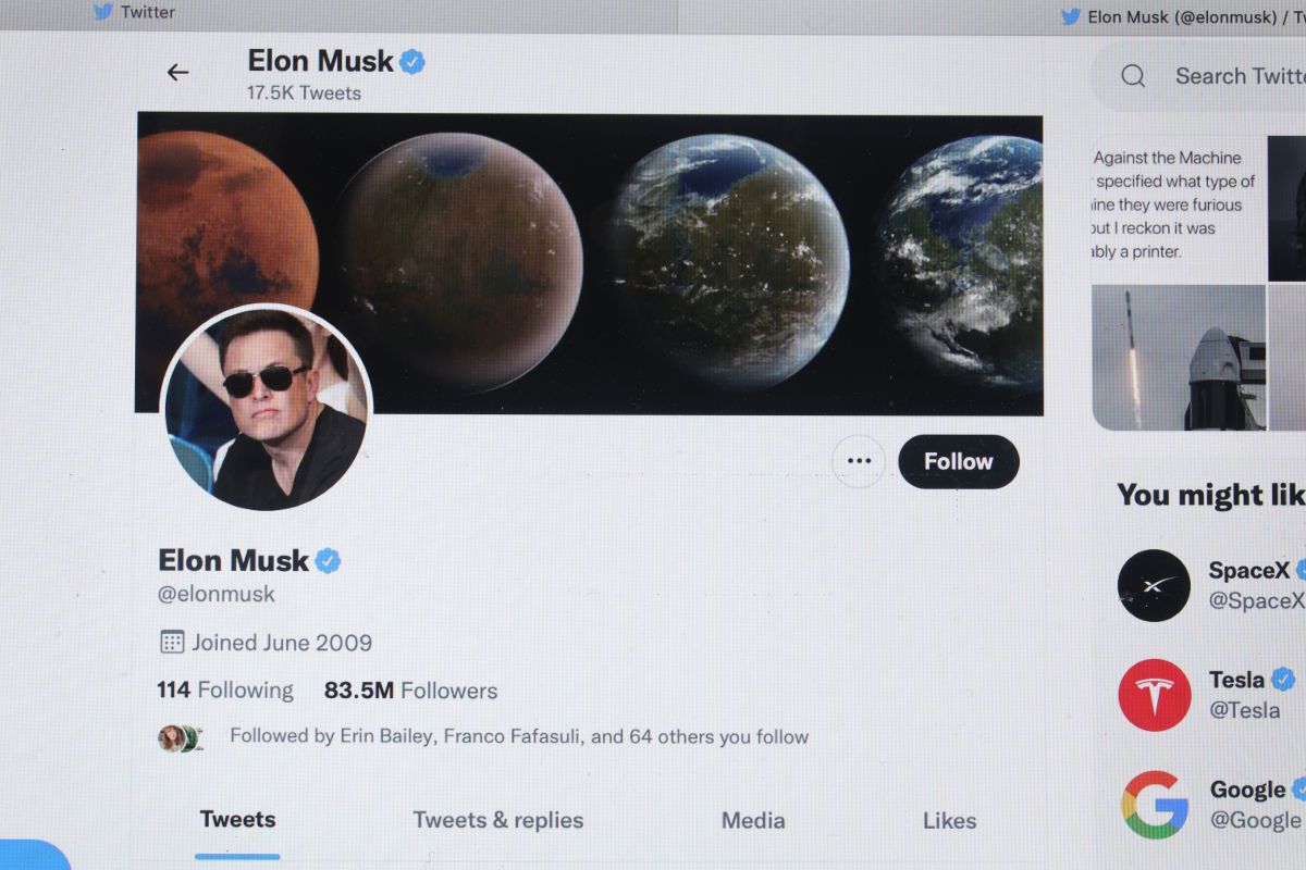 elon-musk-will-control-salaries-of-twitter-executives,-cut-staff-and-monetize-tweets,-sources-say