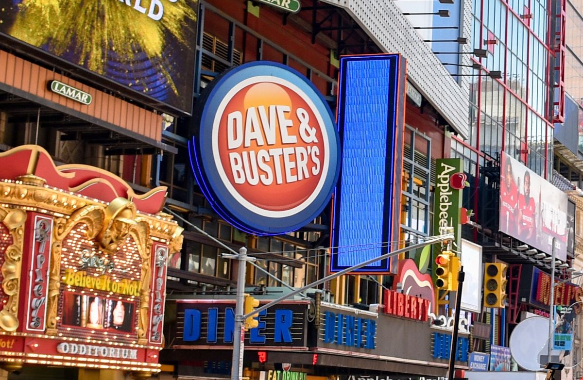 lawsuit-ends-in-stabbing-at-popular-dave-&-buster's-in-times-square