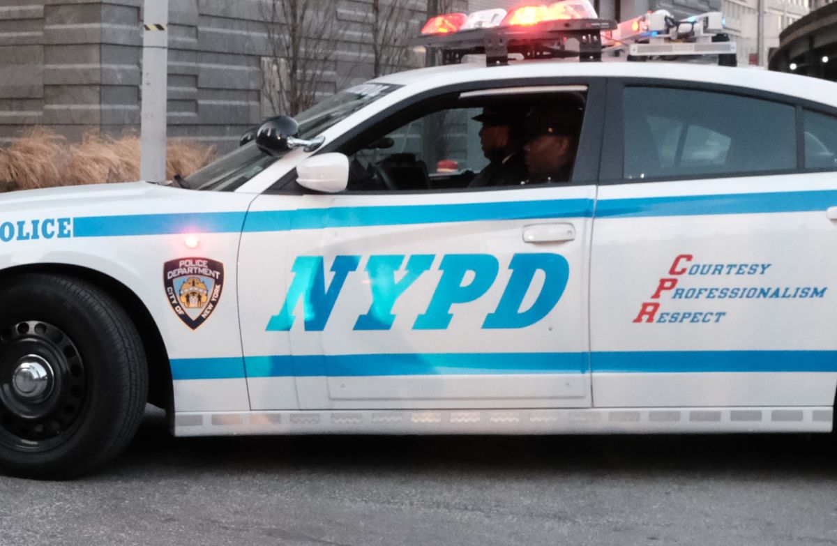 man-shot-to-death-in-manhattan-one-block-from-nypd-station