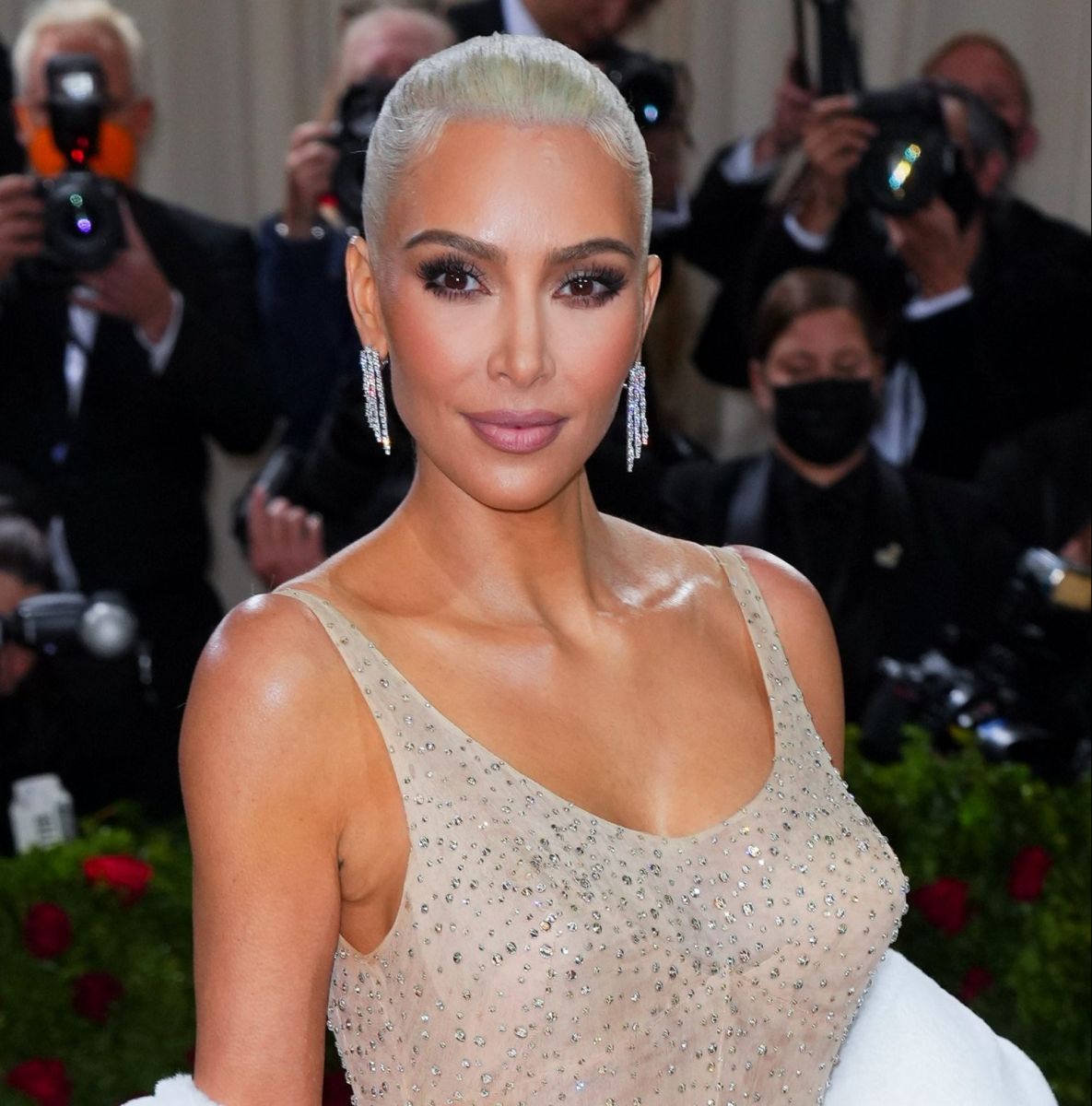 they-prohibit-wearing-garments-with-'historical'-value-at-the-met-gala-because-of-kim-kardashian