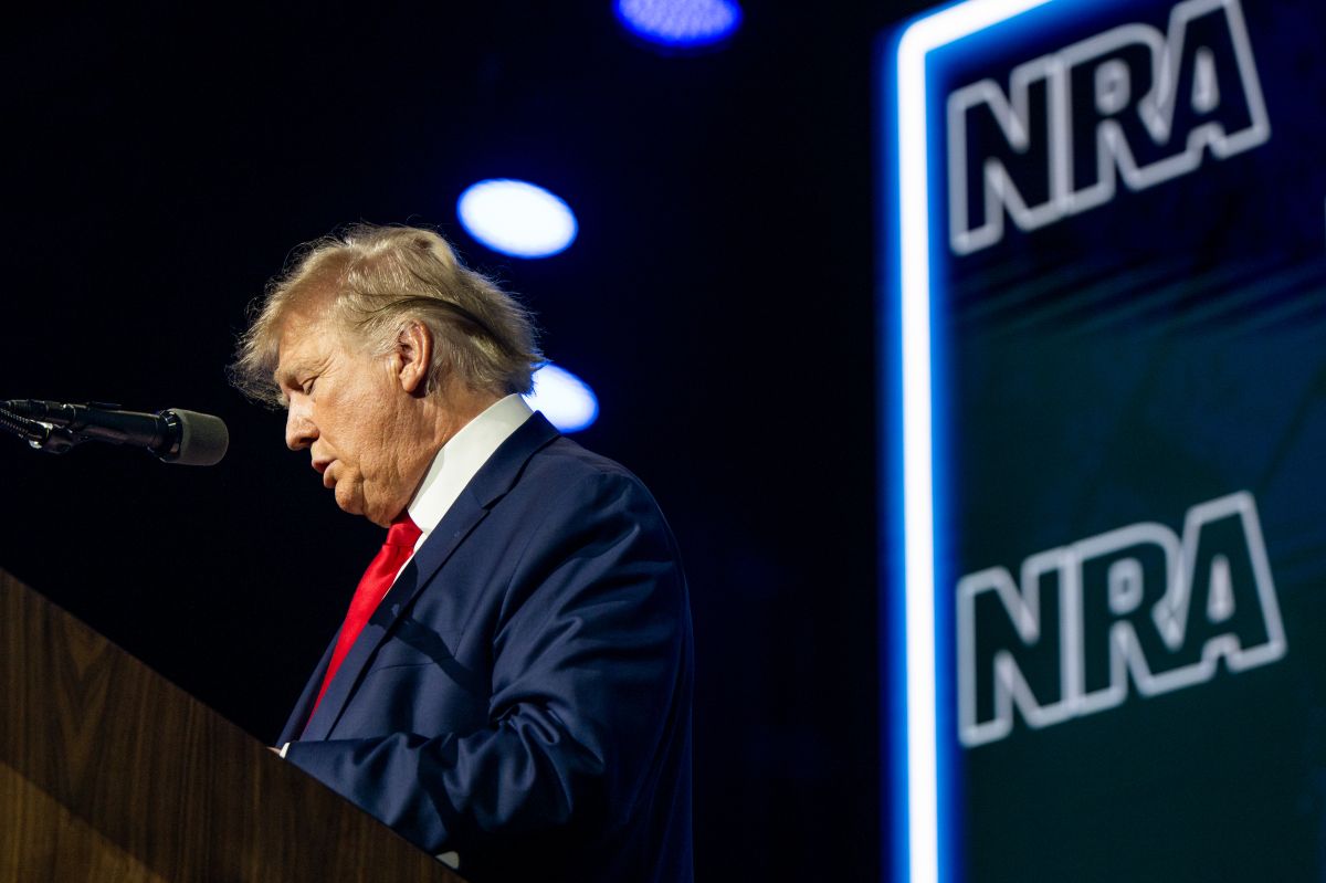 trump-lashed-out-at-“grotesque-efforts”-to-control-guns-during-his-speech-at-the-national-rifle-association-convention