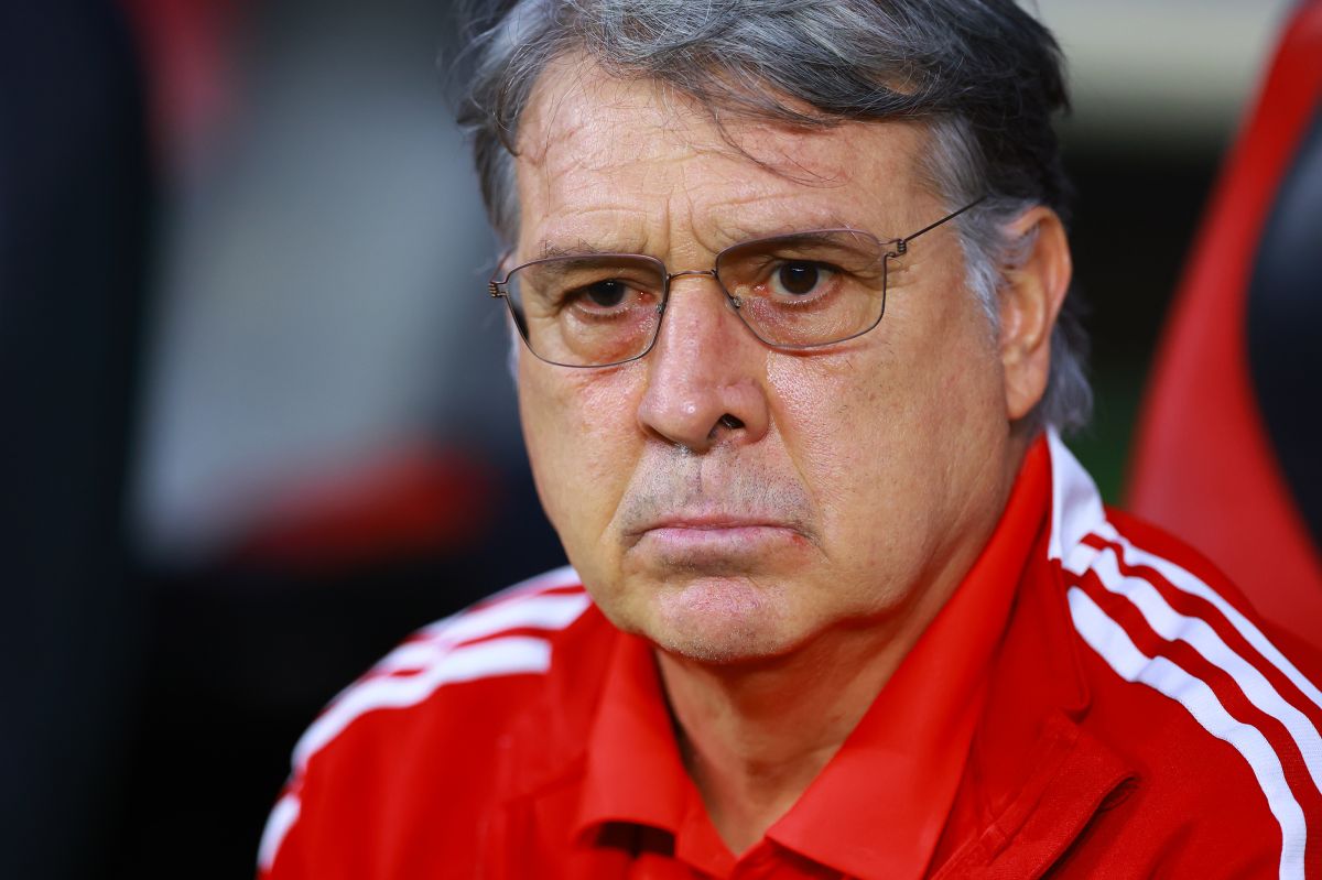 tata-martino-subtracts-optimism-for-chicharito-hernandez:-meeting-with-him-does-not-mean-that-he-will-summon-him