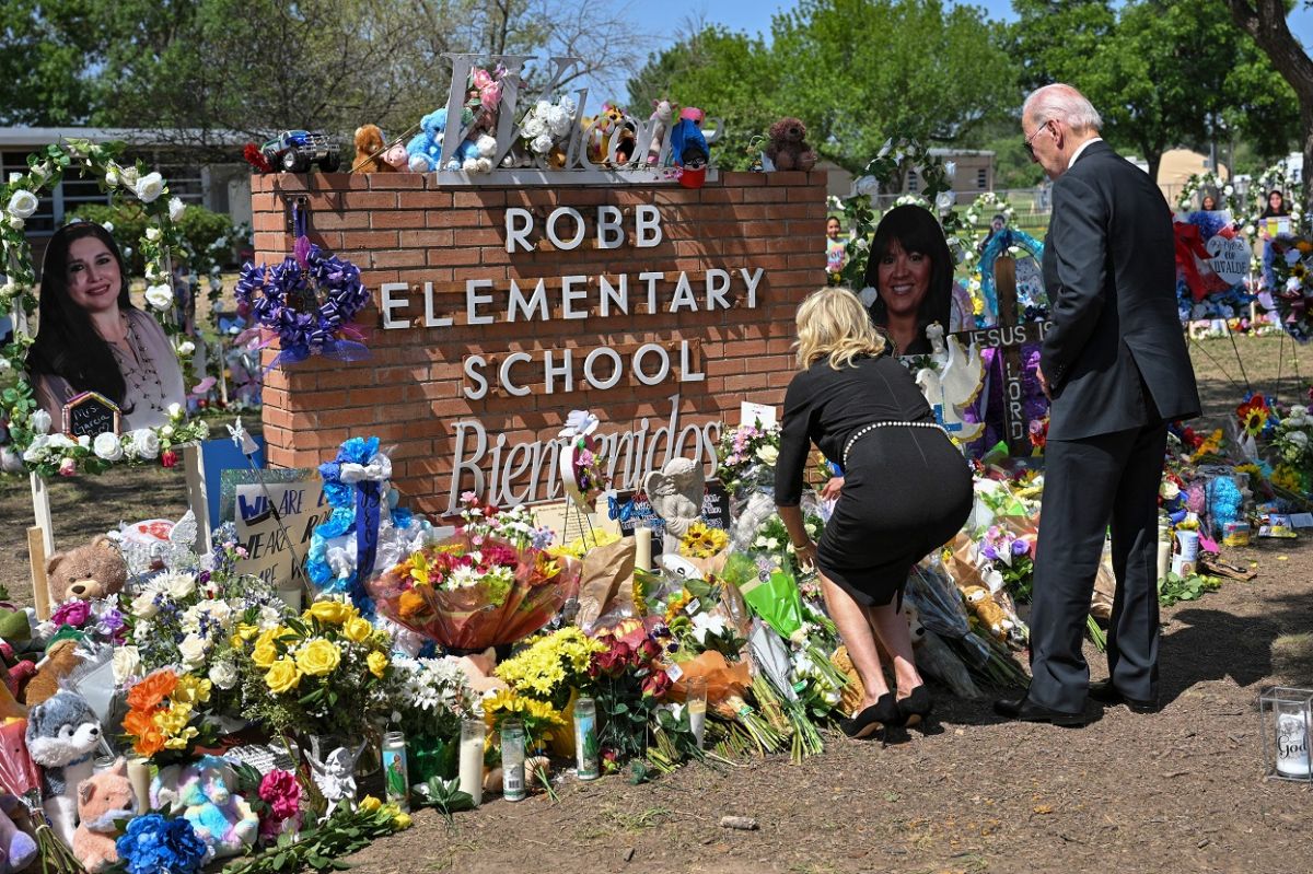 biden-and-first-lady-jill-pay-tribute-to-victims-of-texas-massacre