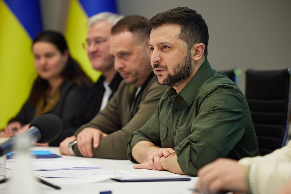 president-zelensky-visited-eastern-ukraine-for-the-first-time-since-the-war-began