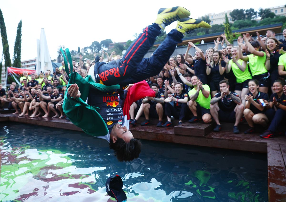 checo-perez-bathed-in-glory-by-winning-the-monaco-grand-prix-and-we-compiled-the-photos-that-immortalized-the-moment-[gallery]