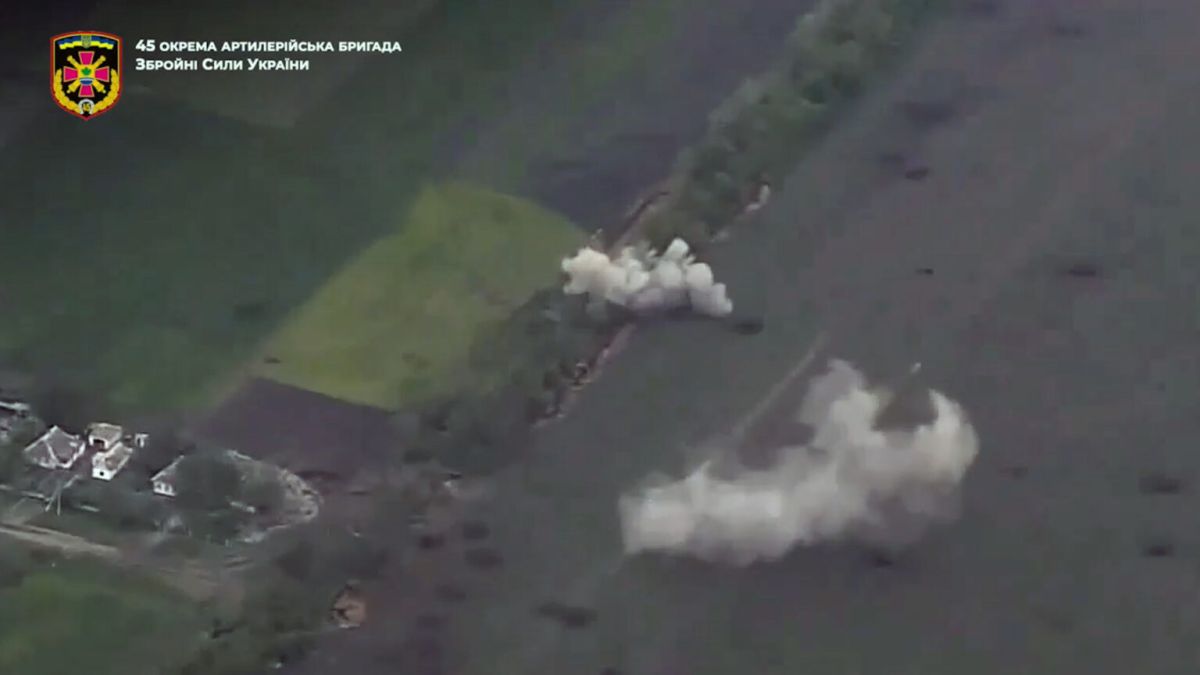 video:-ukraine-destroys-a-russian-base-hidden-under-dozens-of-trees