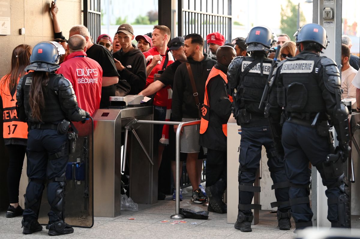 france-blames-english-disorganization-and-massive-ticket-fraud-in-the-champions-league-final