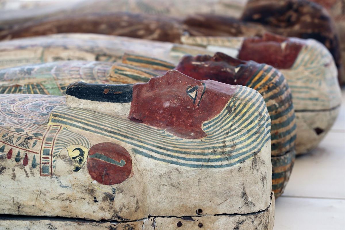 they-discover-250-sarcophagi-with-mummies-belonging-to-ancient-egypt