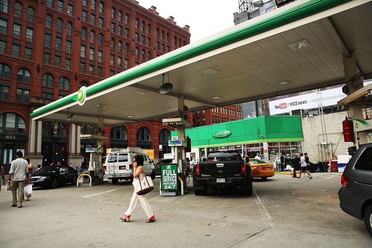 new-york-suspends-16-cent-gas-tax-to-help-fight-inflation