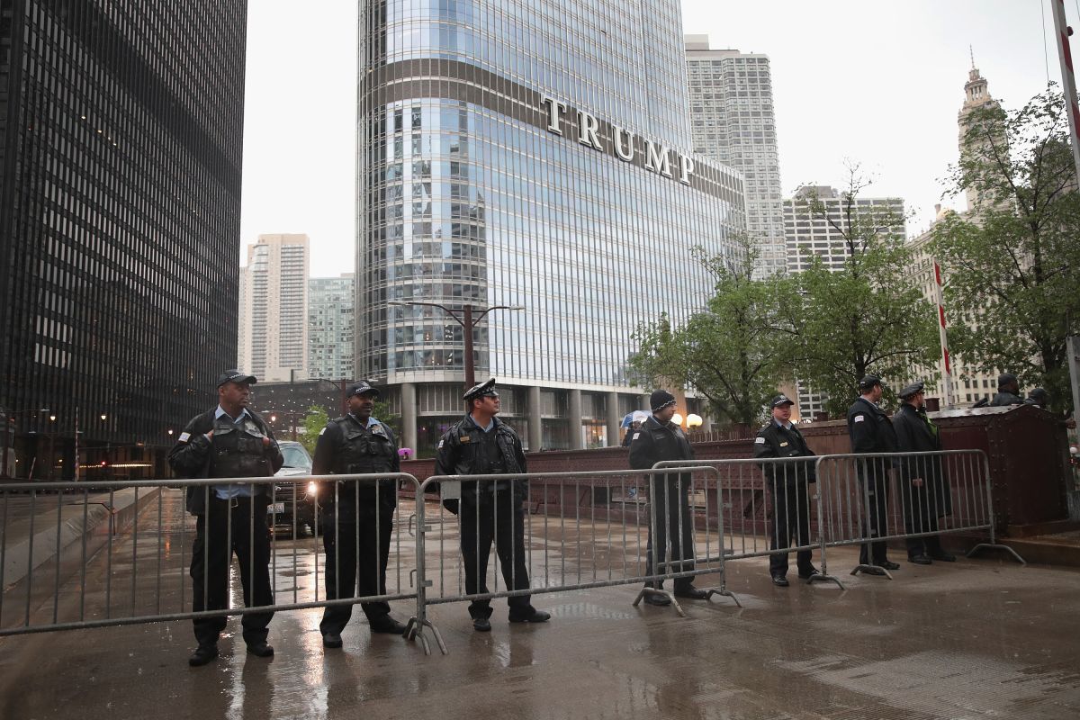 courageous-hispanic-burns-homeless-man-alive-in-the-middle-of-chicago-street;-cameras-caught-the-attack-randomly