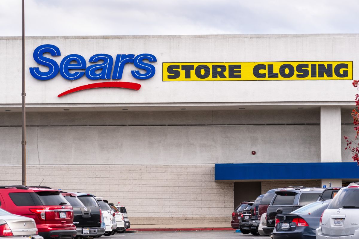 sears-hometown-will-close-100-stores-in-the-coming-weeks