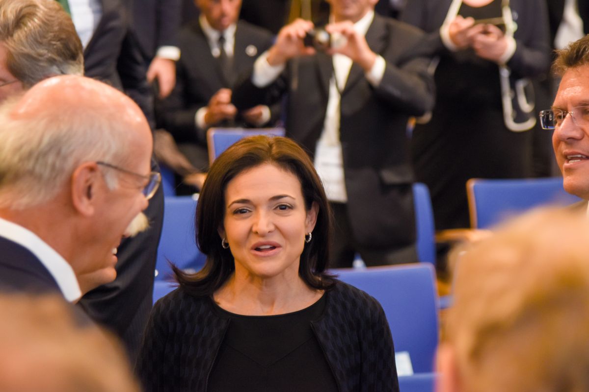 sheryl-sandberg-says-goodbye-to-facebook-and-resigns-as-director-of-operations-at-meta