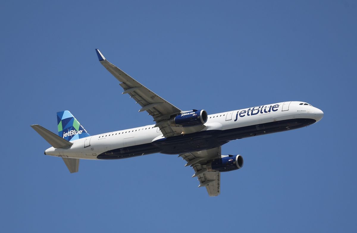 passenger-groped-two-women-mid-flight-on-jetblue;-one-of-them-was-taking-care-of-her-baby-when-the-“stump”-went-over