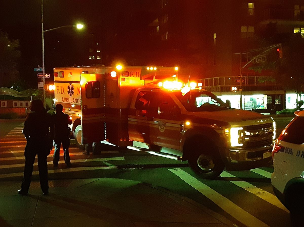 taxi-driver-seriously-shot-managed-to-drive-to-his-work-station-in-new-york