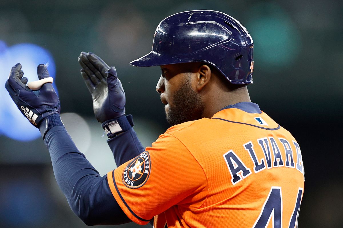 cuban-yordan-alvarez-extended-his-contract-with-the-houston-astros-for-six-years-and-$115-million-dollars