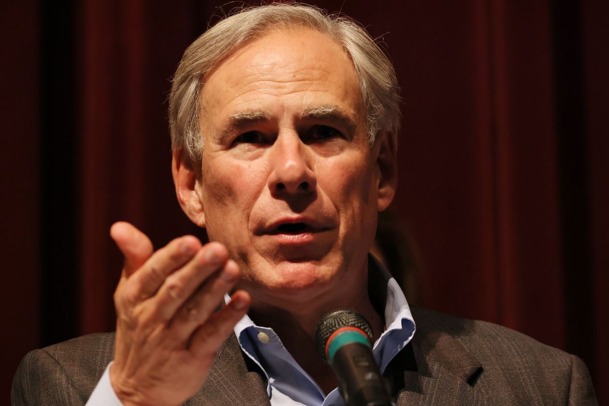 texas-governor-blames-biden-for-death-of-50-immigrants-found-in-texas-trailer