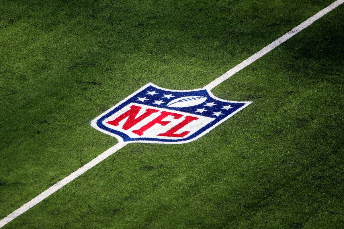 amazon,-apple-and-disney-fight-for-sunday-rights-to-the-nfl