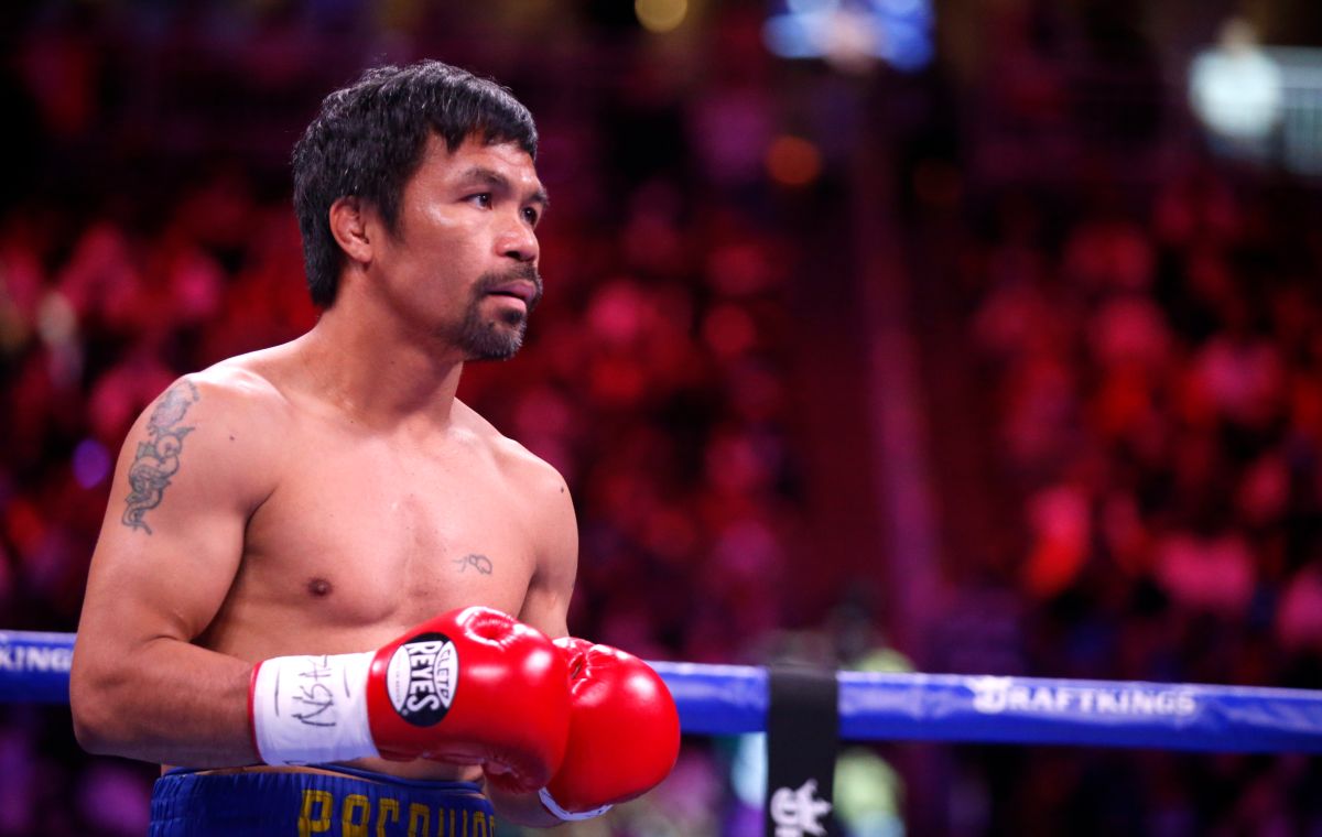 fc-barcelona-received-the-visit-of-manny-pacquiao-and-he-wore-the-golden-clothing