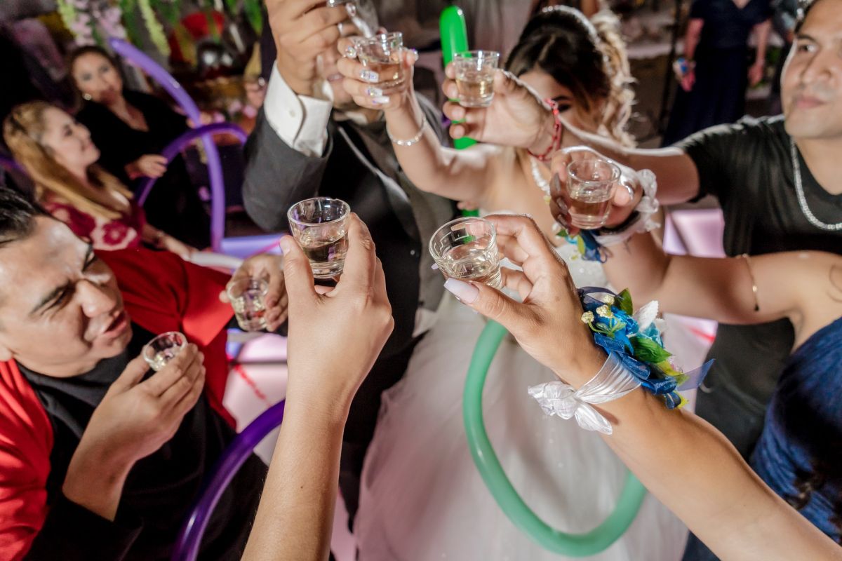 bride-and-groom-are-criticized-for-charging-$15-to-each-guest-at-their-wedding-so-they-could-have-access-to-an-open-bar-at-the-party