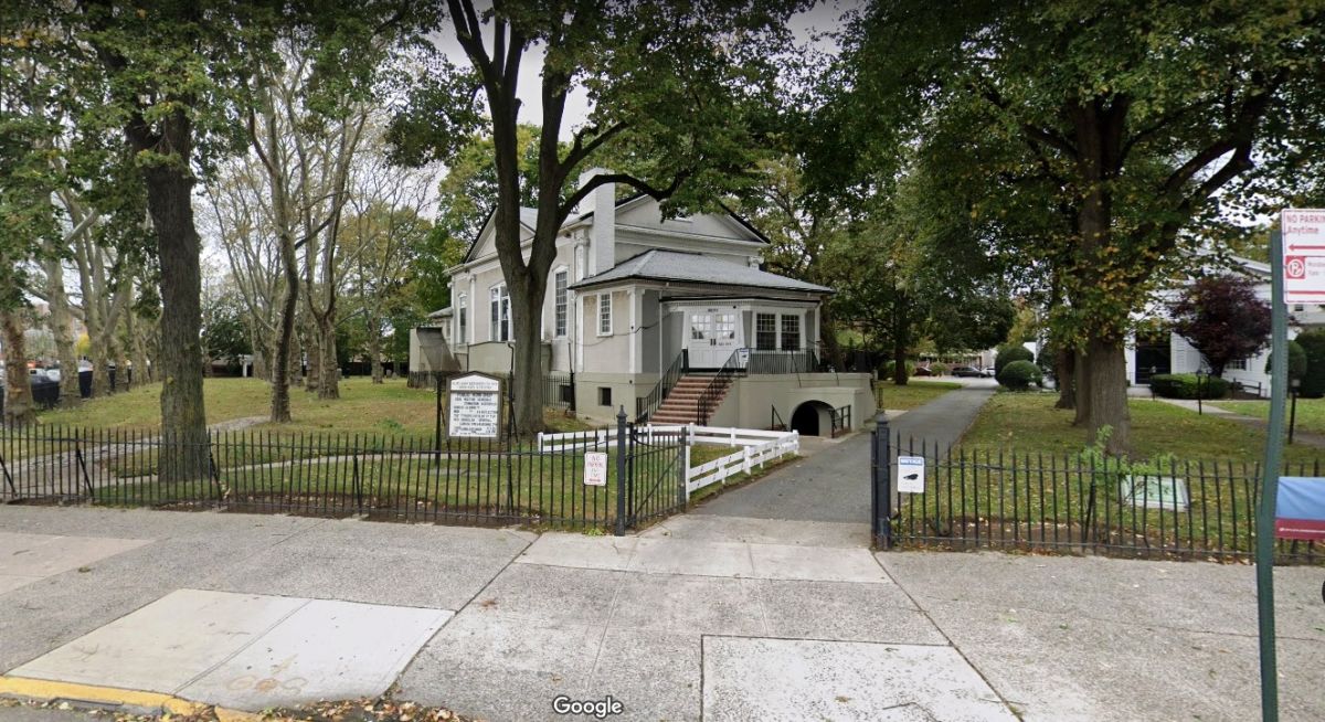 they-broke-tombstones-of-five-centuries:-merciless-vandalism-in-new-york's-historic-cemetery