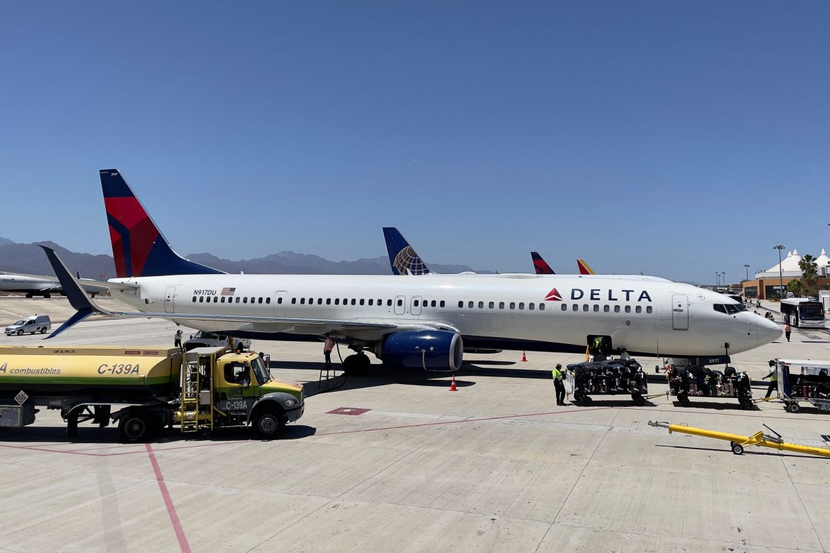 delta-air-lines-paid-$10,000-to-passengers-on-an-overbooked-flight