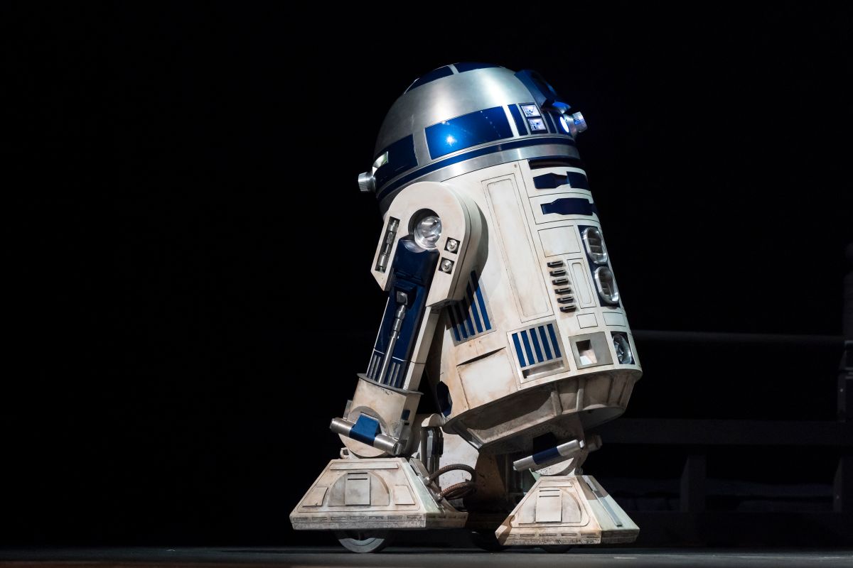 florida-man-posed-as-disney-employee-to-steal-star-wars-robot-r2-d2-replica