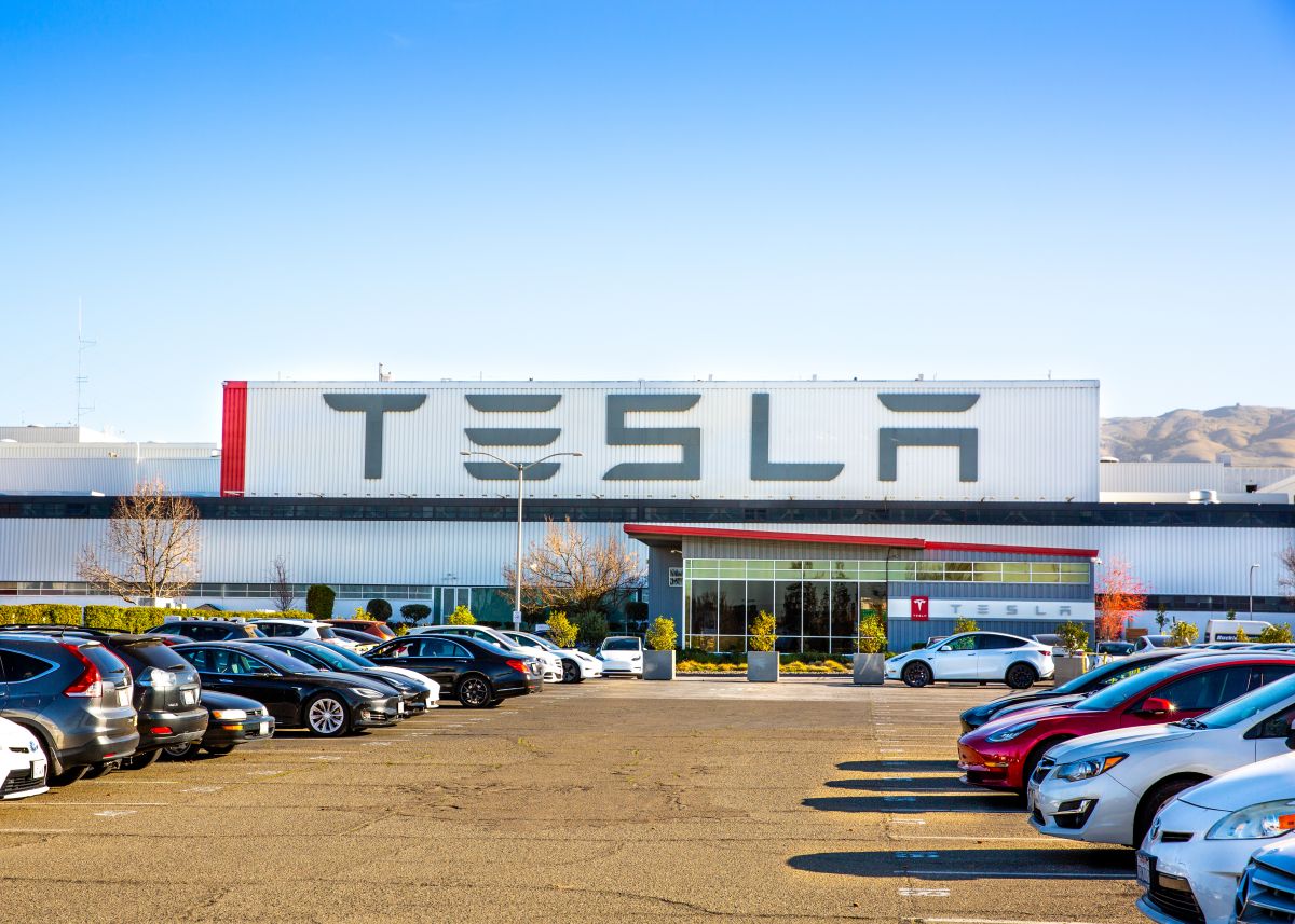 tesla-faces-new-lawsuit-from-former-workers-who-accuse-it-of-abuse-and-racial-discrimination