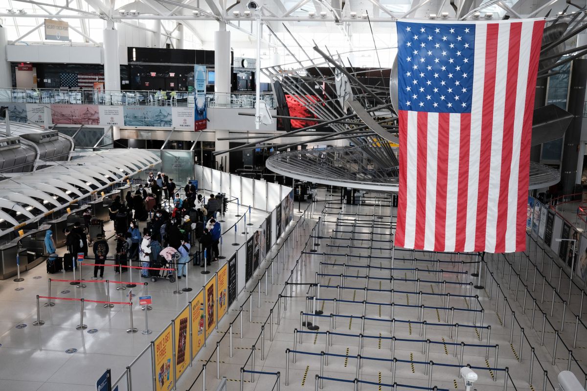 jfk-airport-evacuated-due-to-backpack-bomb-fears