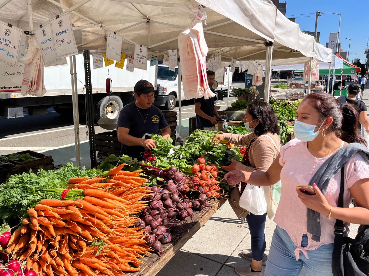 fresh-vegetables-and-fruits-break-into-nyc-hospitals