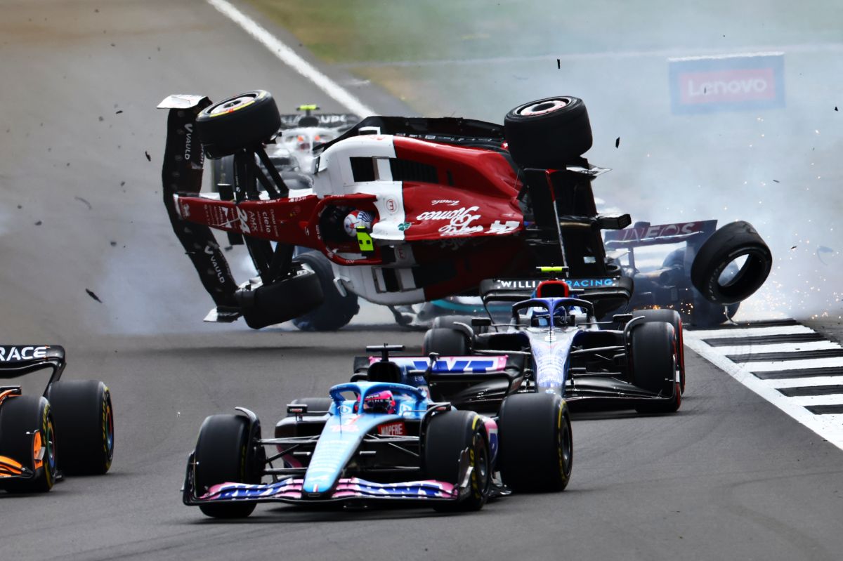 serious-accident-in-formula-1:-guanyu-zhou's-car-skidded-headfirst-and-overturned-against-the-retaining-wall-[video]