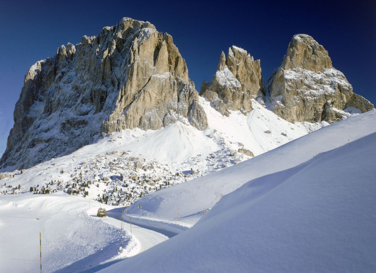 glacier-collapses-in-the-italian-alps;-there-are-6-dead-and-8-wounded