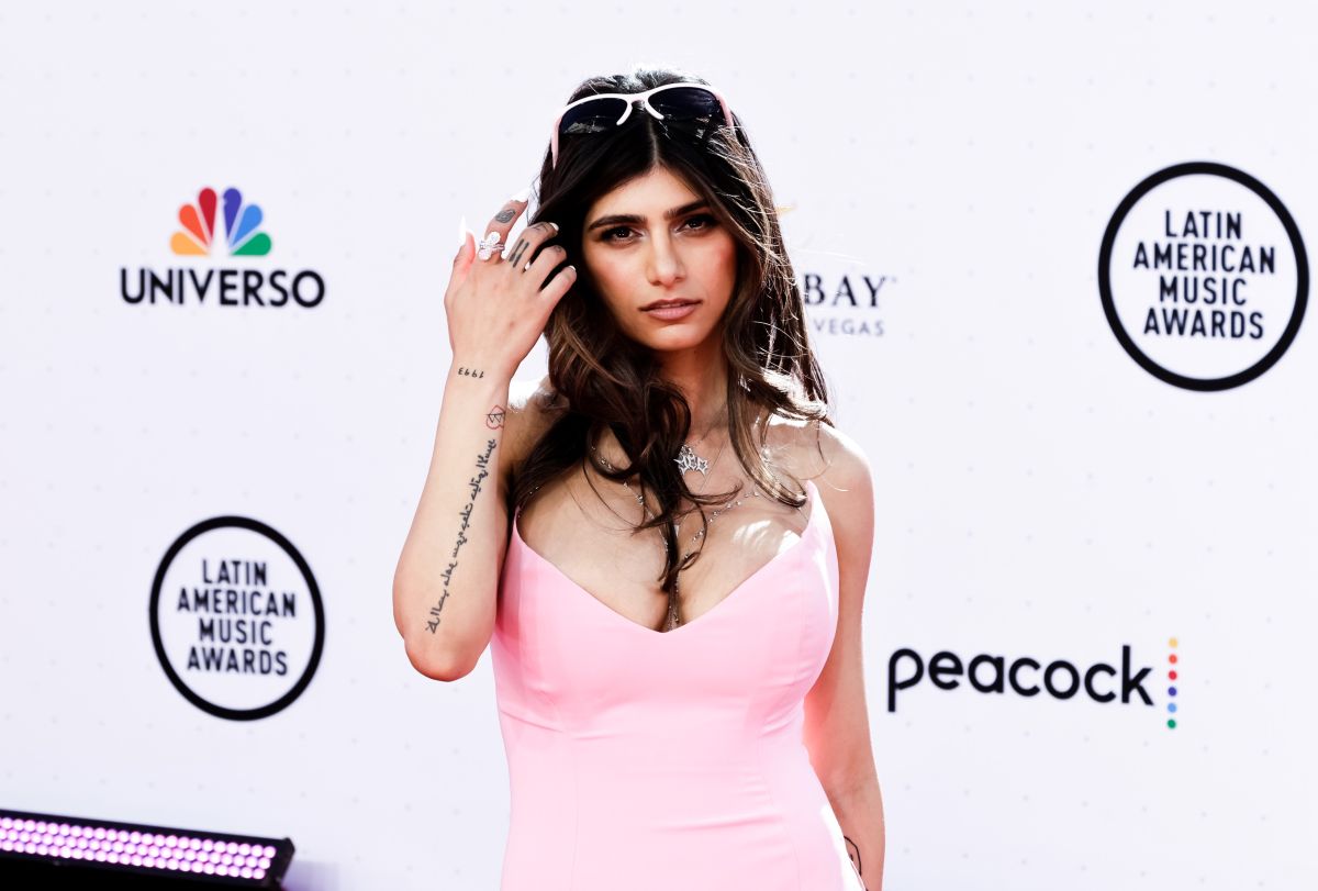 mia-khalifa-poses-in-a-mini-bikini-and-reveals-her-curves-during-her-vacation-with-jhay-cortez