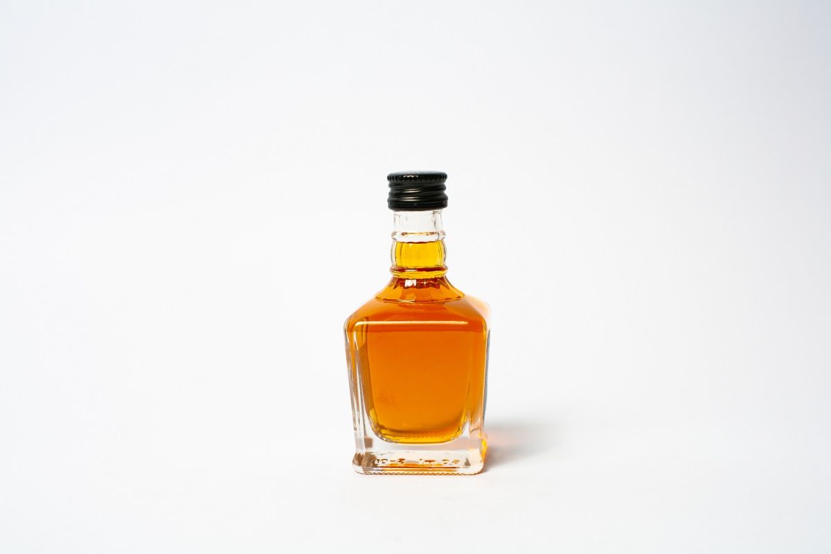 two-mini-50-milliliter-bottles-of-whiskey-sold-for-more-than-$8,000.