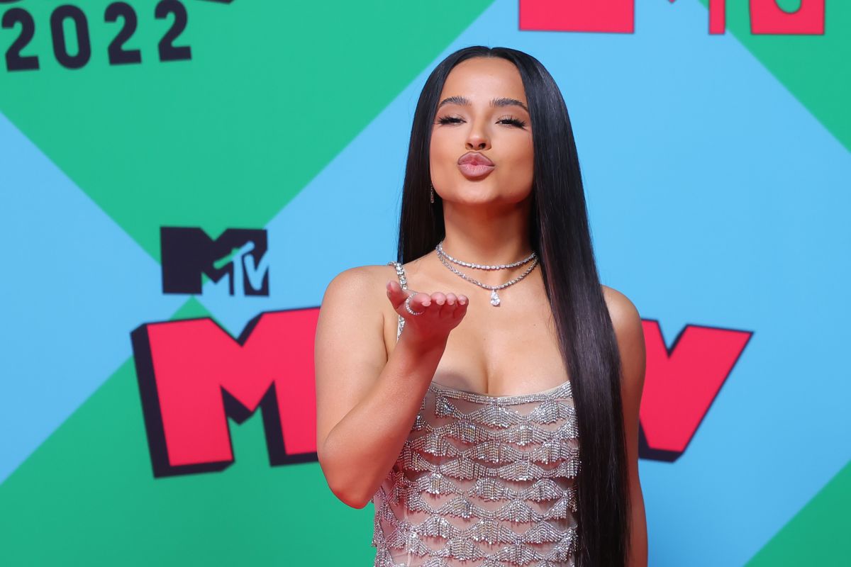 becky-g-dazzles-when-posing-for-the-cover-of-a-magazine