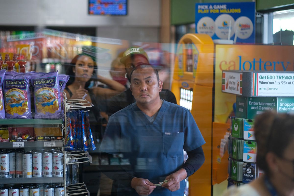 mega-millions:-hispanics-are-one-of-the-most-frequent-groups-to-play-the-lottery