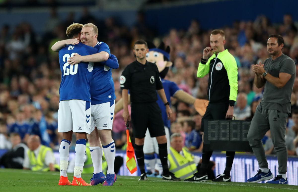 unique-gesture:-everton-let-a-fan-take-a-penalty-kick-who-helped-ukrainian-refugees-[video]