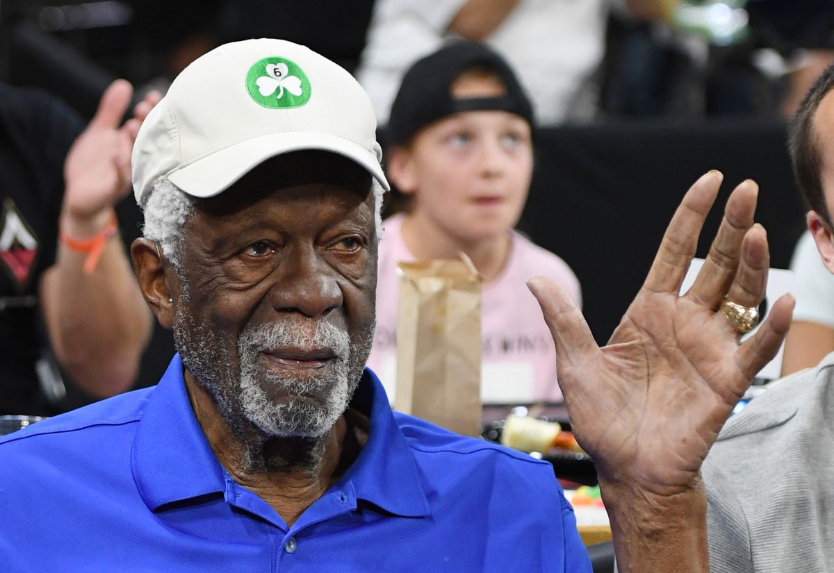 michael-jordan,-barack-obama-and-more-mourn-the-death-of-legend-bill-russell,-winner-of-11-nba-rings