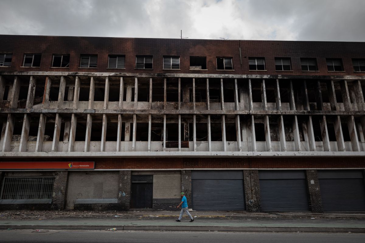 video:-fire-destroys-more-than-250-businesses-in-a-market-in-venezuela