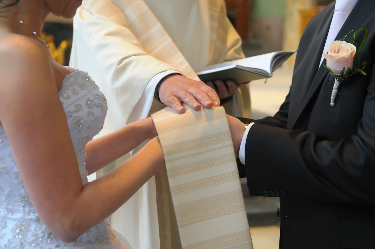 the-inappropriate-sermon-of-a-priest-in-which-a-bride-accuses-him-of-ruining-her-wedding