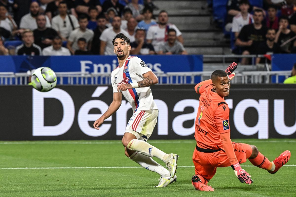 the-brazilian-lucas-paqueta-was-presented-as-a-new-west-ham-united-player