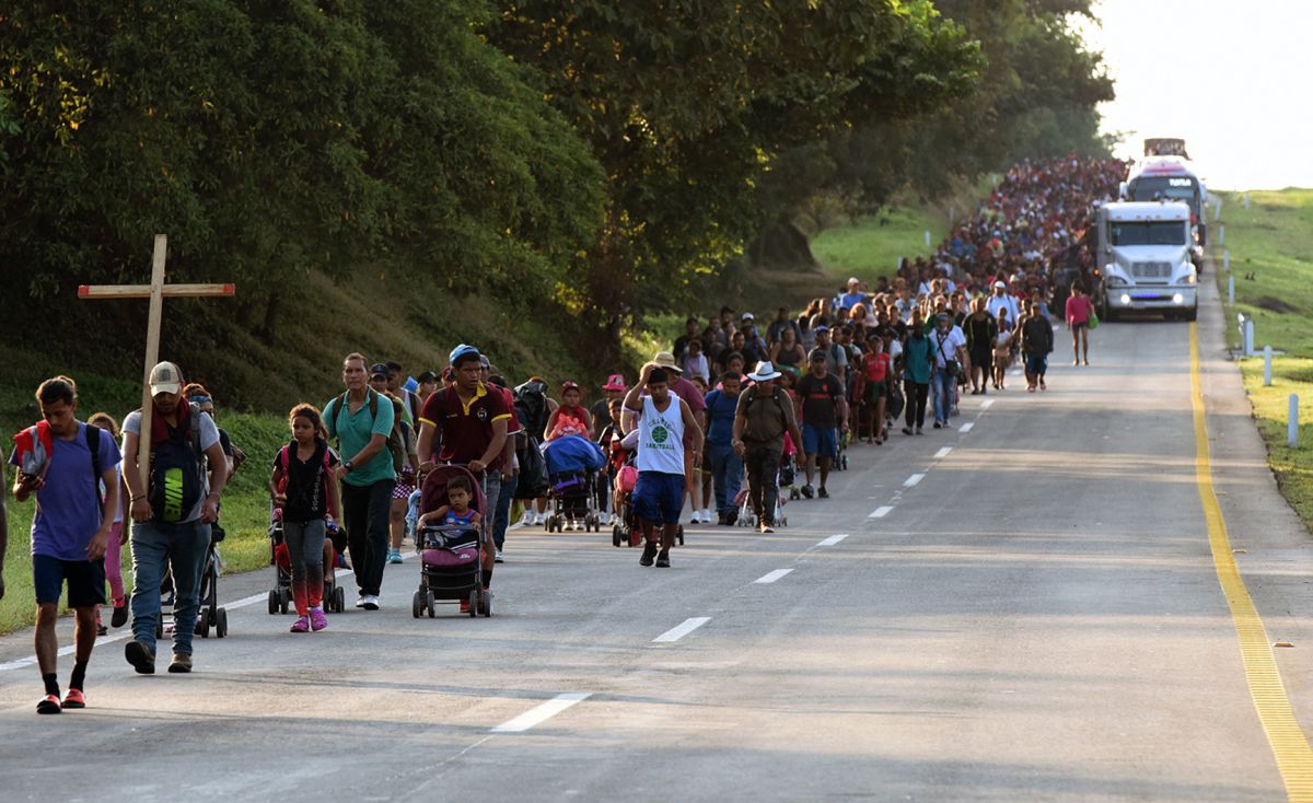 caravan-advances-with-a-thousand-migrants-who-left-mexico-for-the-united-states