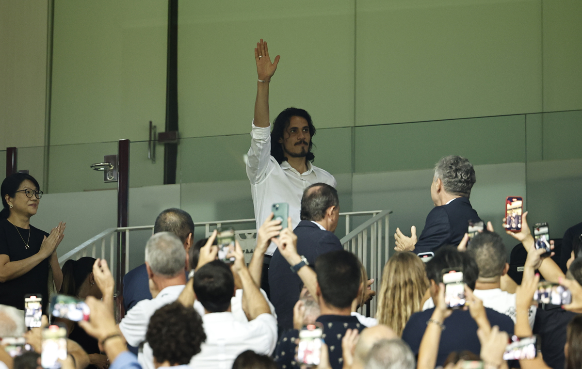 edinson-cavani-settled-in-valencia-and-began-a-work-plan-to-debut-in-the-spanish-la-liga