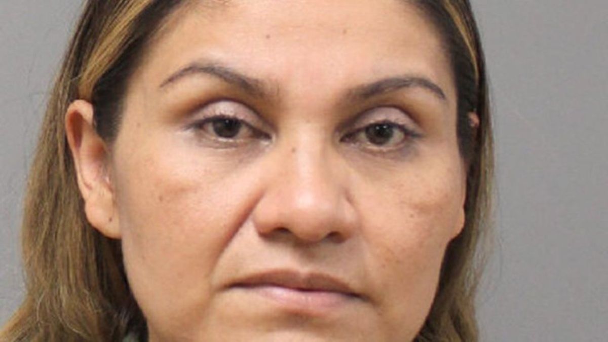 latina-employee-contaminated-the-meat-of-the-warehouse-where-she-worked-in-new-york